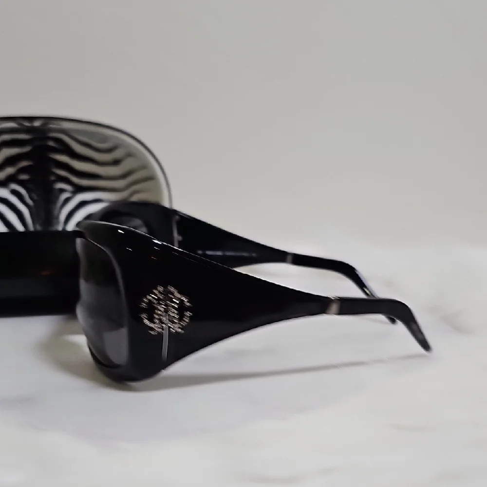 Roberto Cavalli Black Sunglasses with a Black Hard Case - Picture 3 of 9